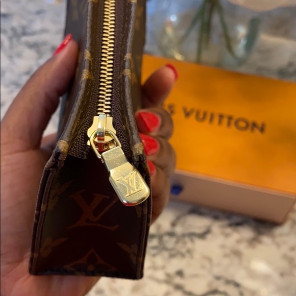 ❤️SOLD❤️ Louis Vuitton Toiletry 15 - Picture 4 of 7